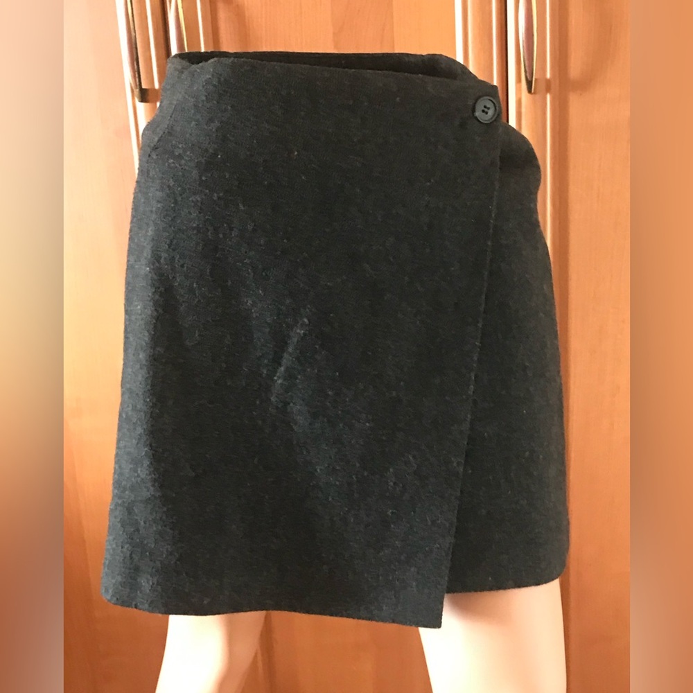 Clothes Circuit dark gray mini in good condition. Size small.